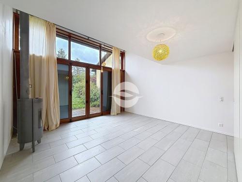 Charmante villa mitoyenne de 4.5 pièces, avec jardin arboré !
