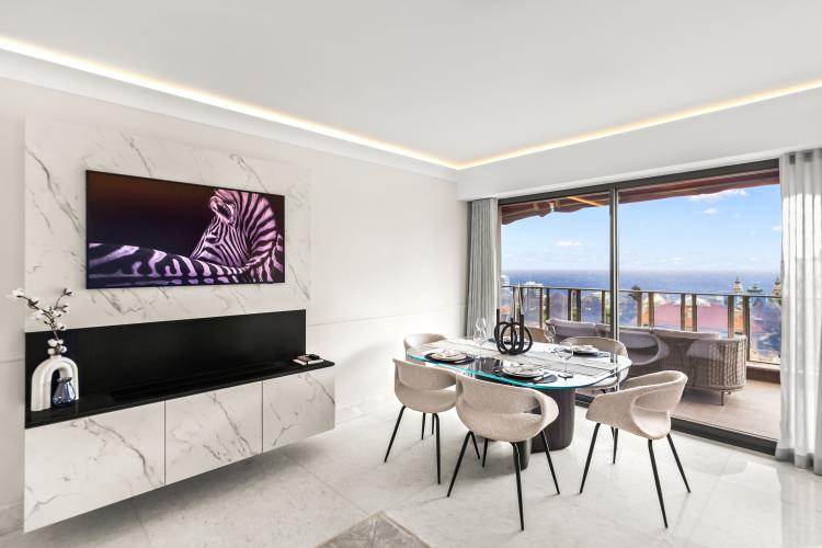Riviera Palace: 4 Pièces Entièrement Rénové avec Vue Mer & Casino