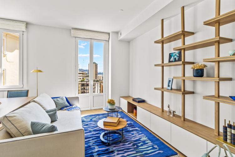 Appartement rénové de deux pièces avec une vue jusqu’à la mer