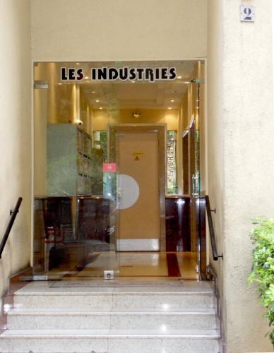 Local en étage, situé dans l'immeuble "Les Industries" - Monaco