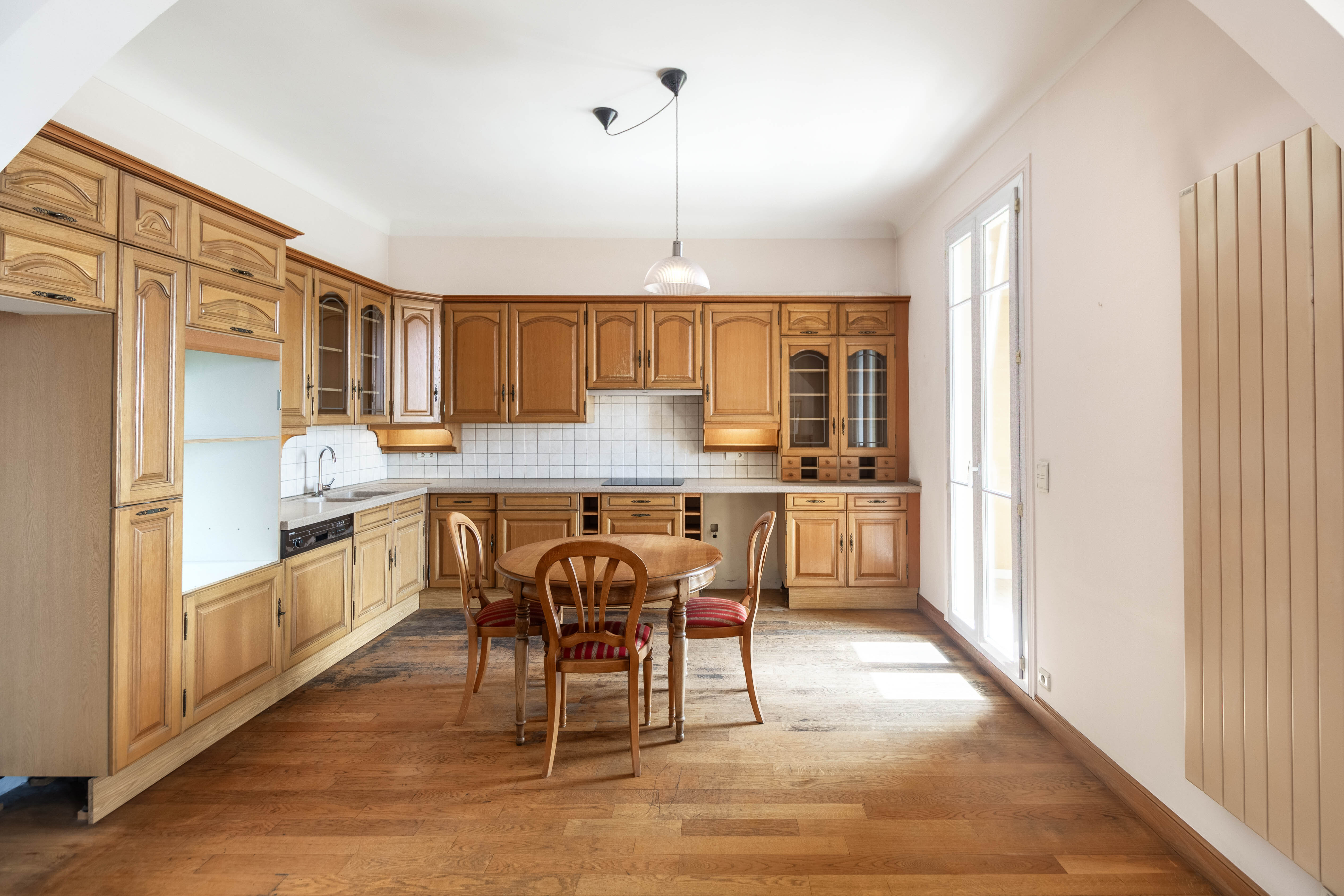 Villa Nel : 3 Pièces à Rénover avec Vue Mer et Cave