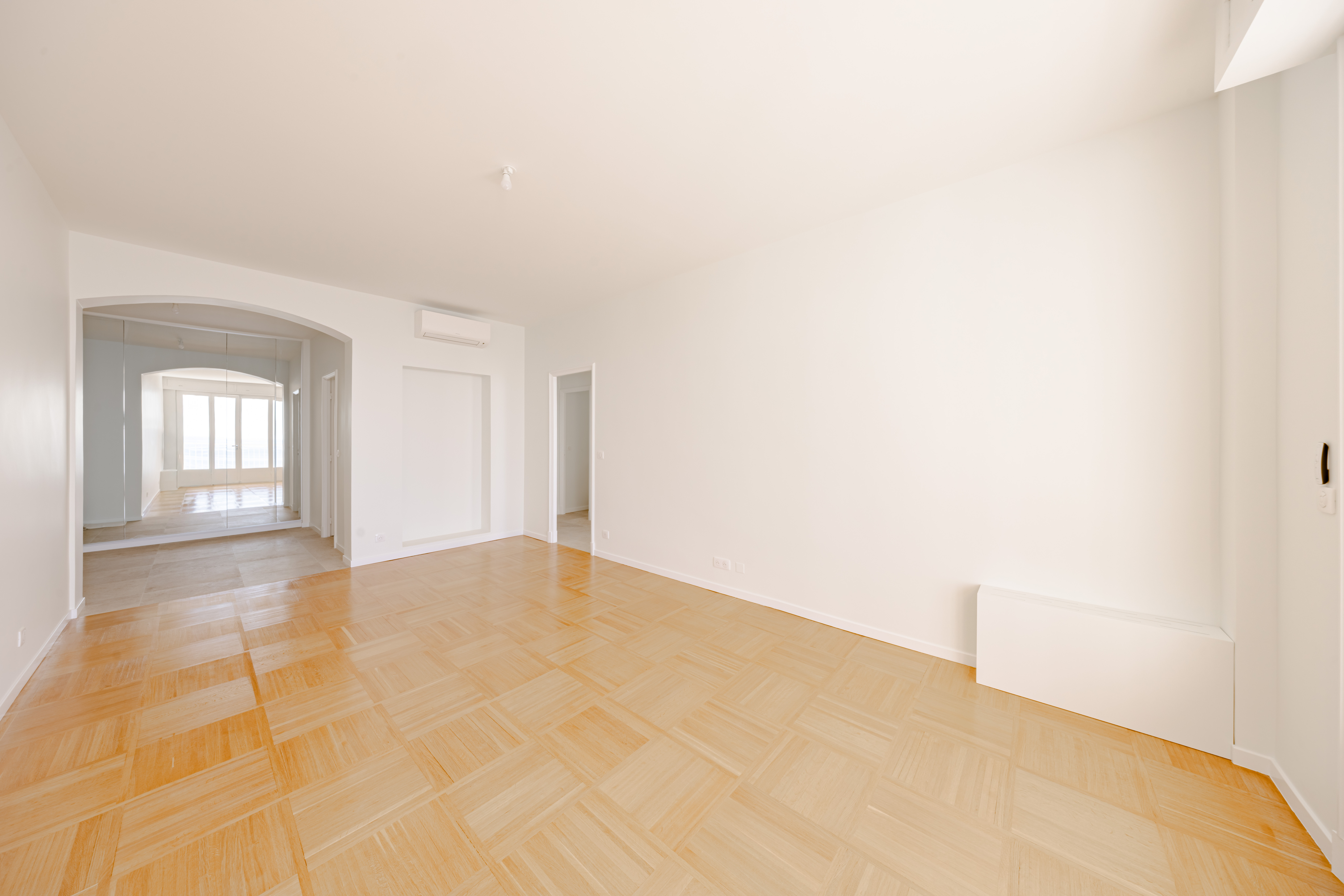 GRAND DEUX PIECES RÉNOVÉ AVEC VUE MER