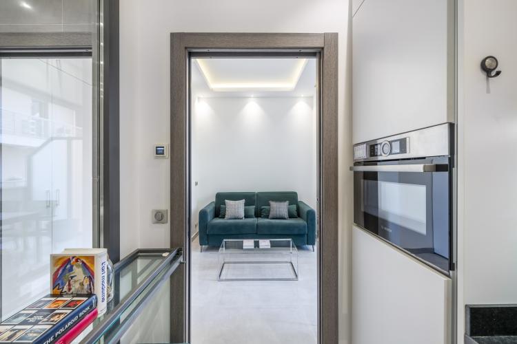 BETTINA: moderne studio rénové avec terrasse en location