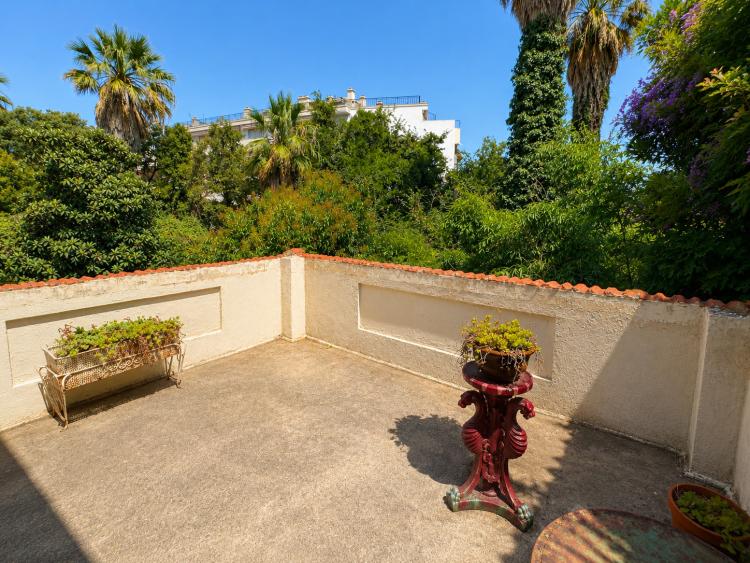 Villa de caractère avec grand jardin au cœur de Menton