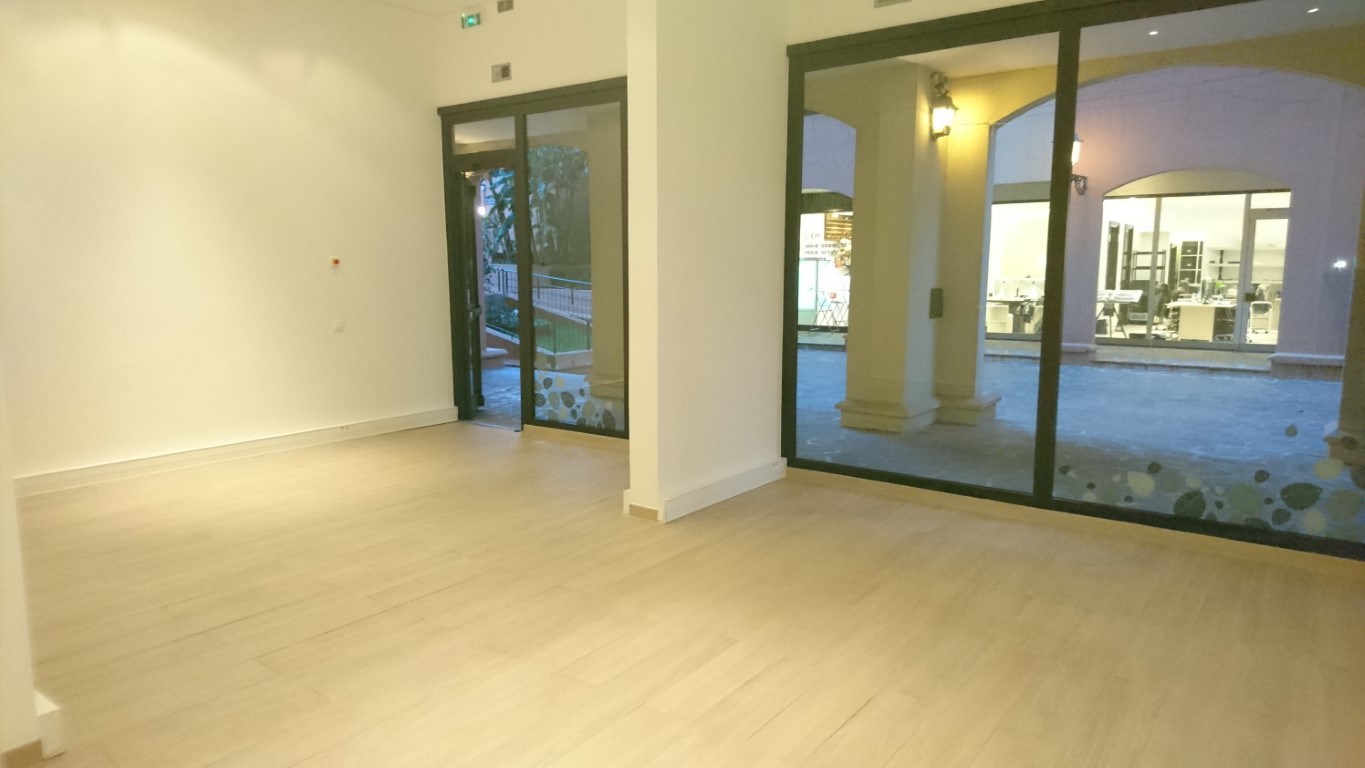 GRAND BUREAU AVEC VITRINE