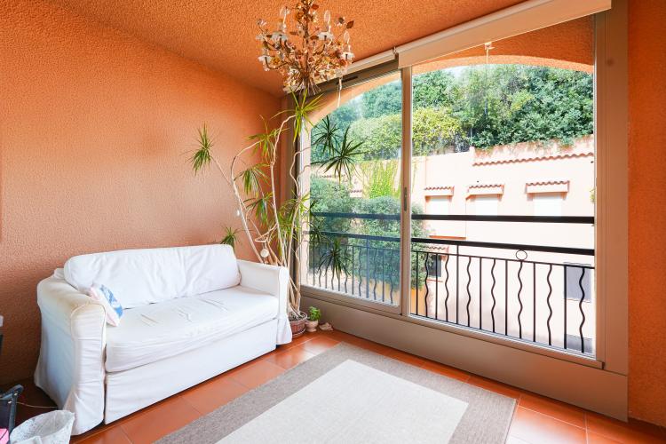 PORT DE FONTVIEILLE - STUDIO AVEC APERÇU MER