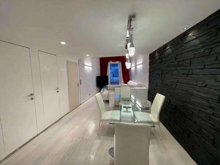 Monaco Ville: Duplex de caractère avec vues panoramiques sur Port Hercule et la mer