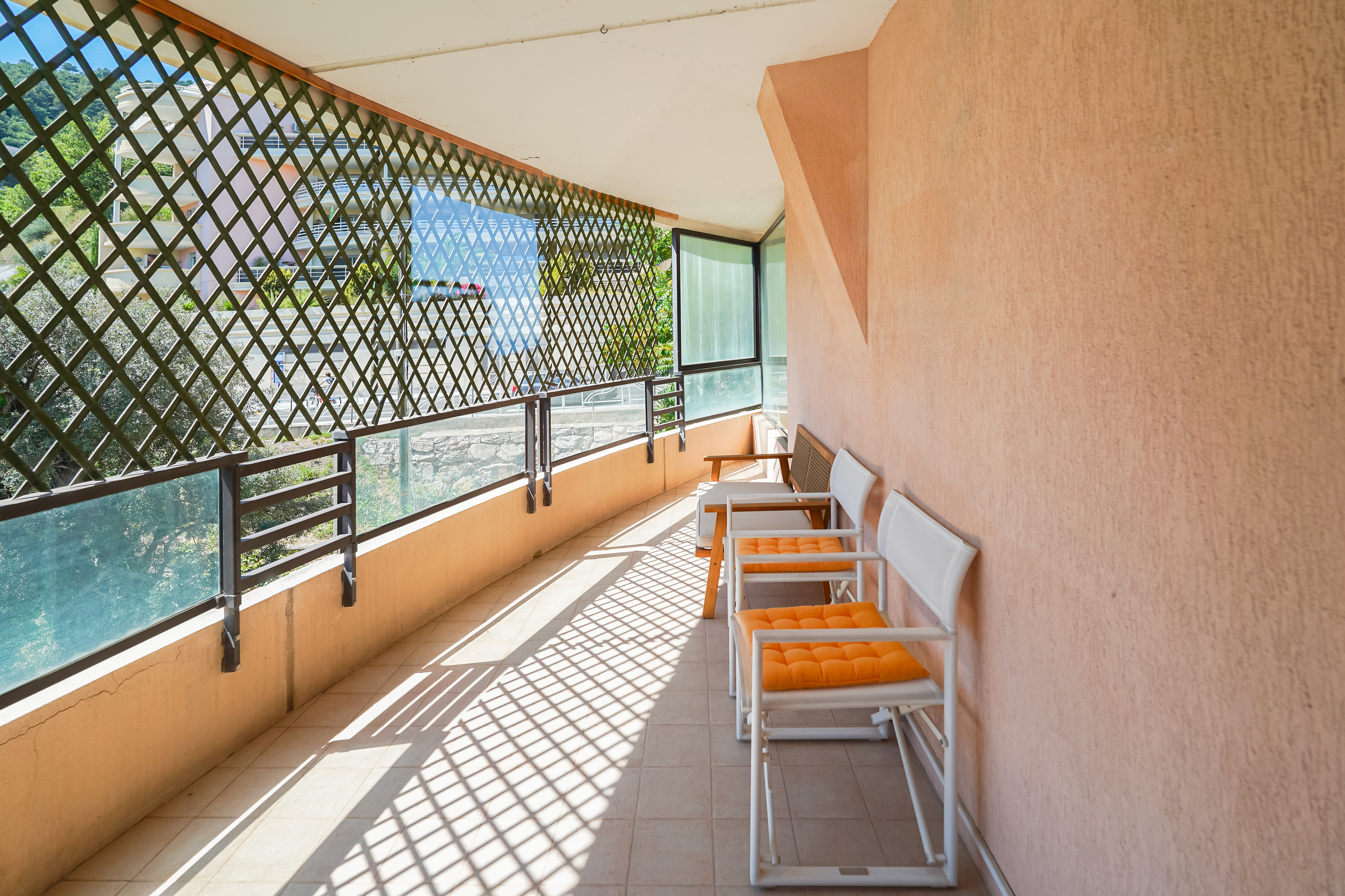 BEAUSOLEIL - 3 PIECES - CAVE, PARKING ET PISCINE