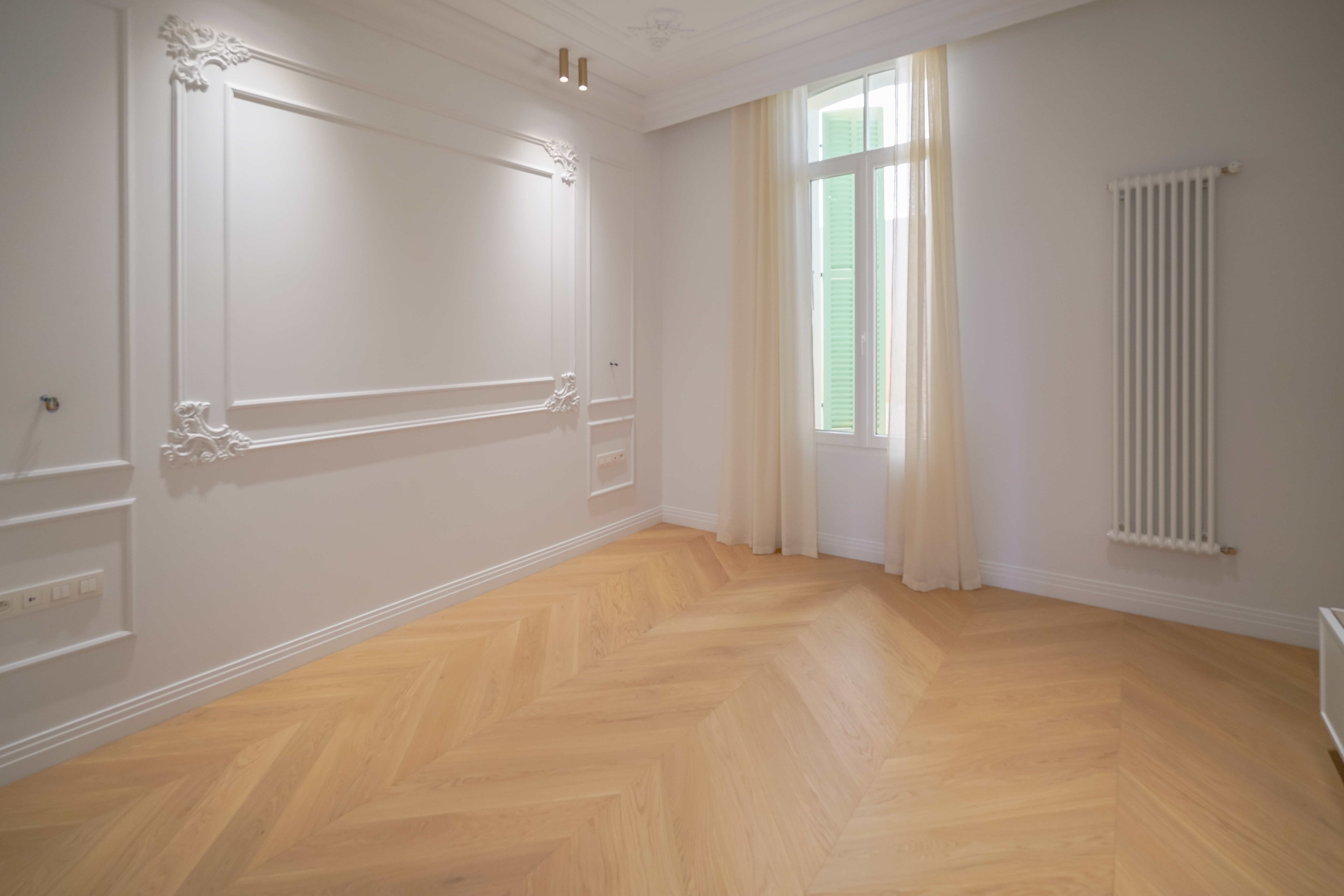 CAP D'AIL - APPARTEMENT SPACIEUX - DERNIER ETAGE AVEC JARDIN
