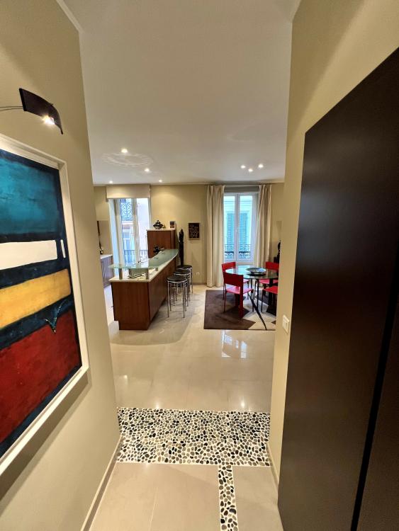 SOUS OFFRE ACCEPTÉE- MONTE CARLO - IMMEUBLE BOURGEOIS SOUS LOI - 4 PIECES