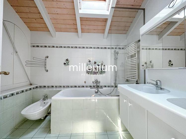 yXmBM_lookmove_237715822_10.jpg