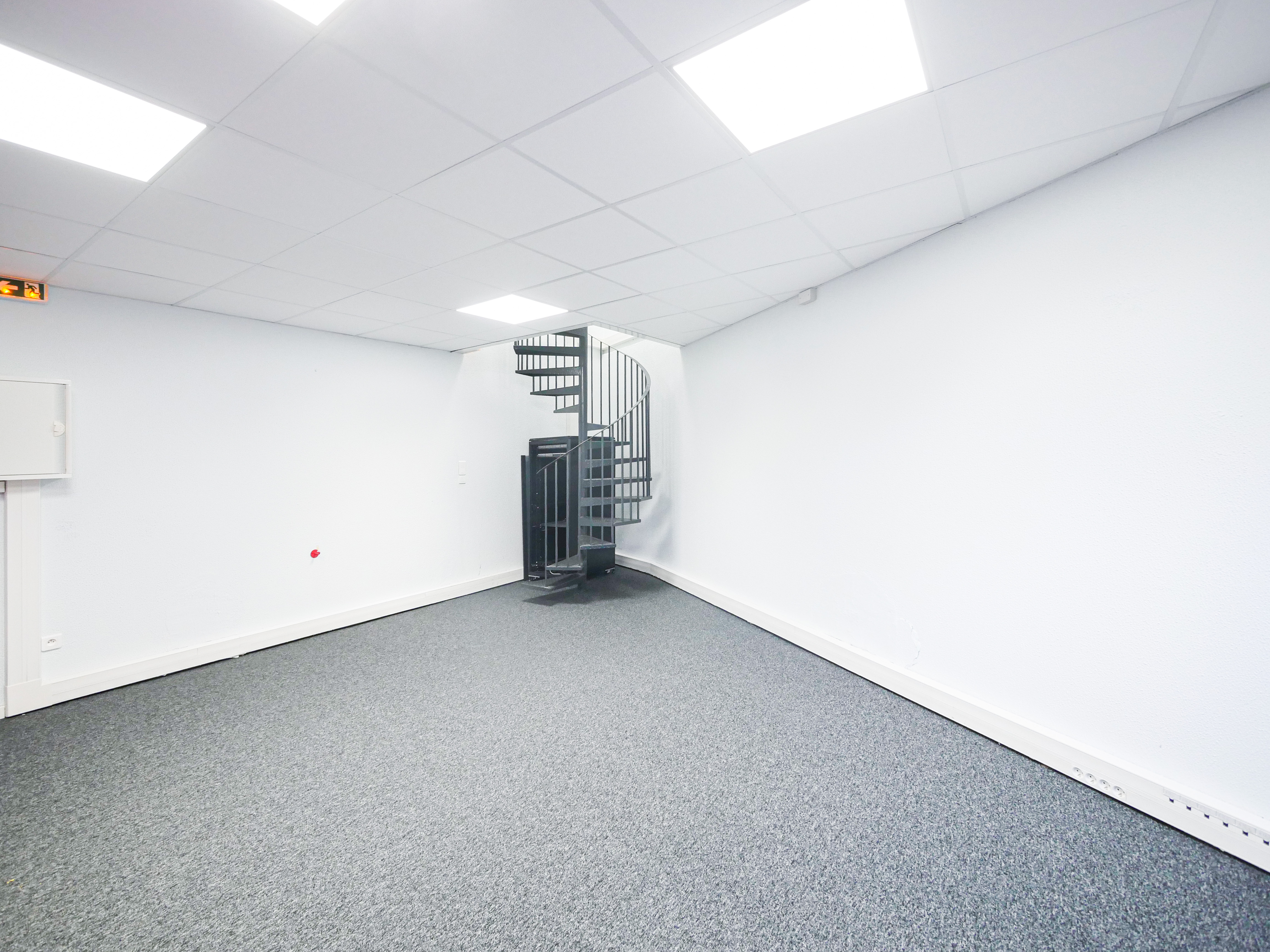CARRE D'OR - LOCAL A USAGE DE BUREAUX OU COMMERCIAL