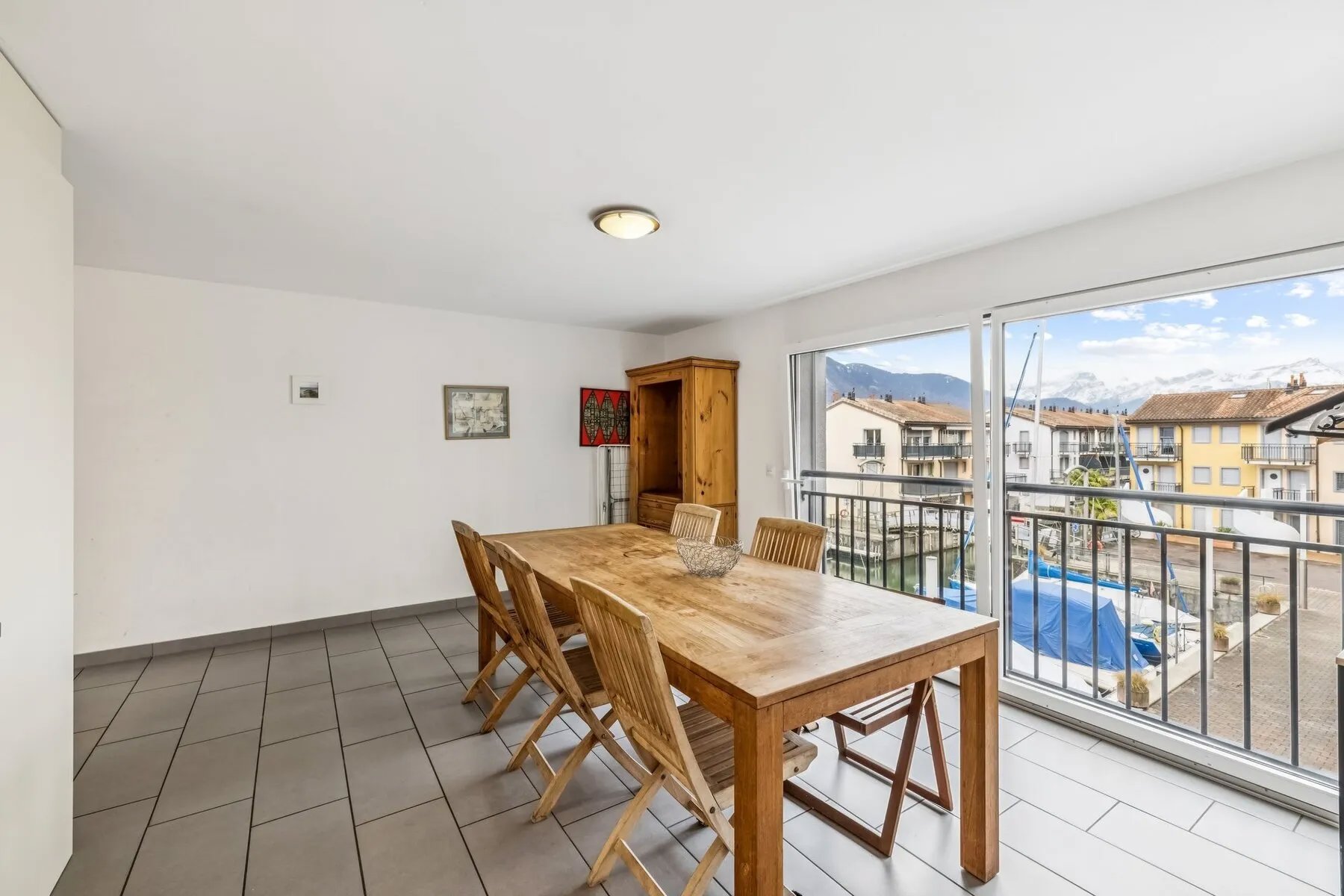 Appartement Traversant De 5,5 Pièces Avec Vue Sur Le Lac
