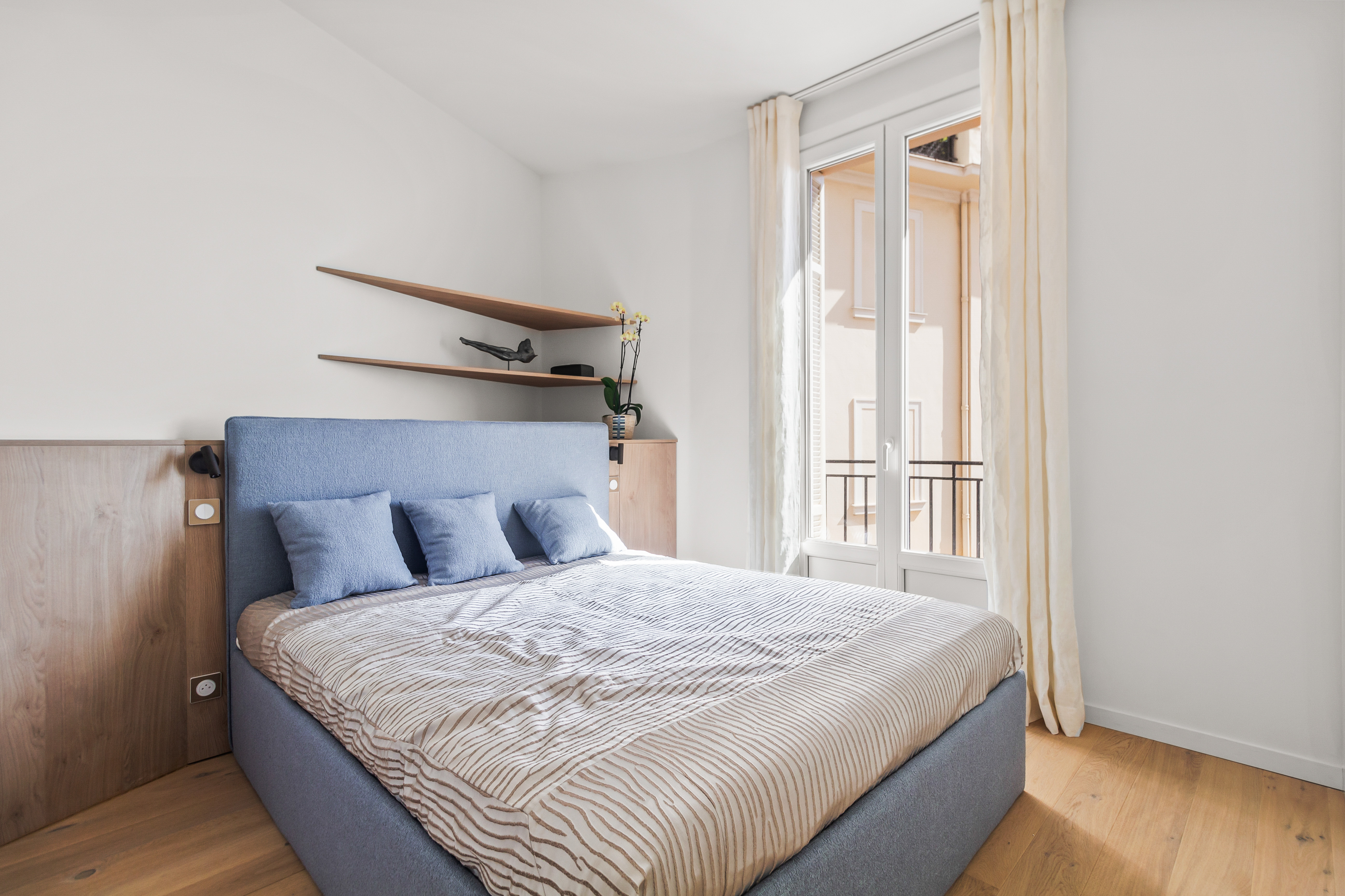 Appartement rénové de deux pièces avec une vue jusqu’à la mer