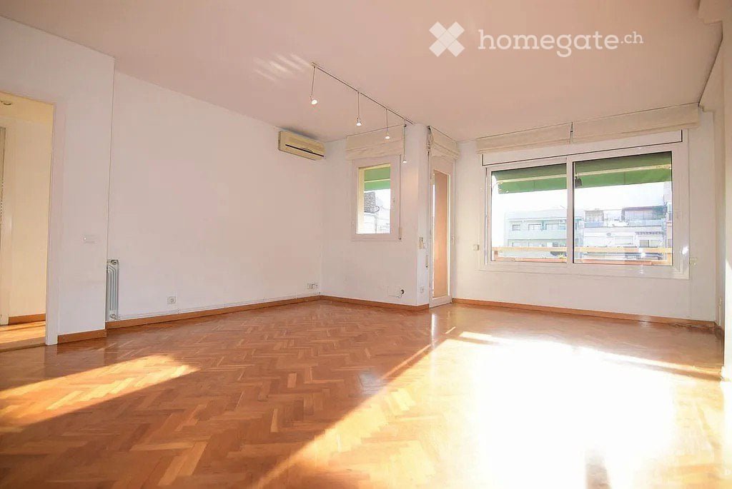zusNg_lookmove_237106478_2.jpg