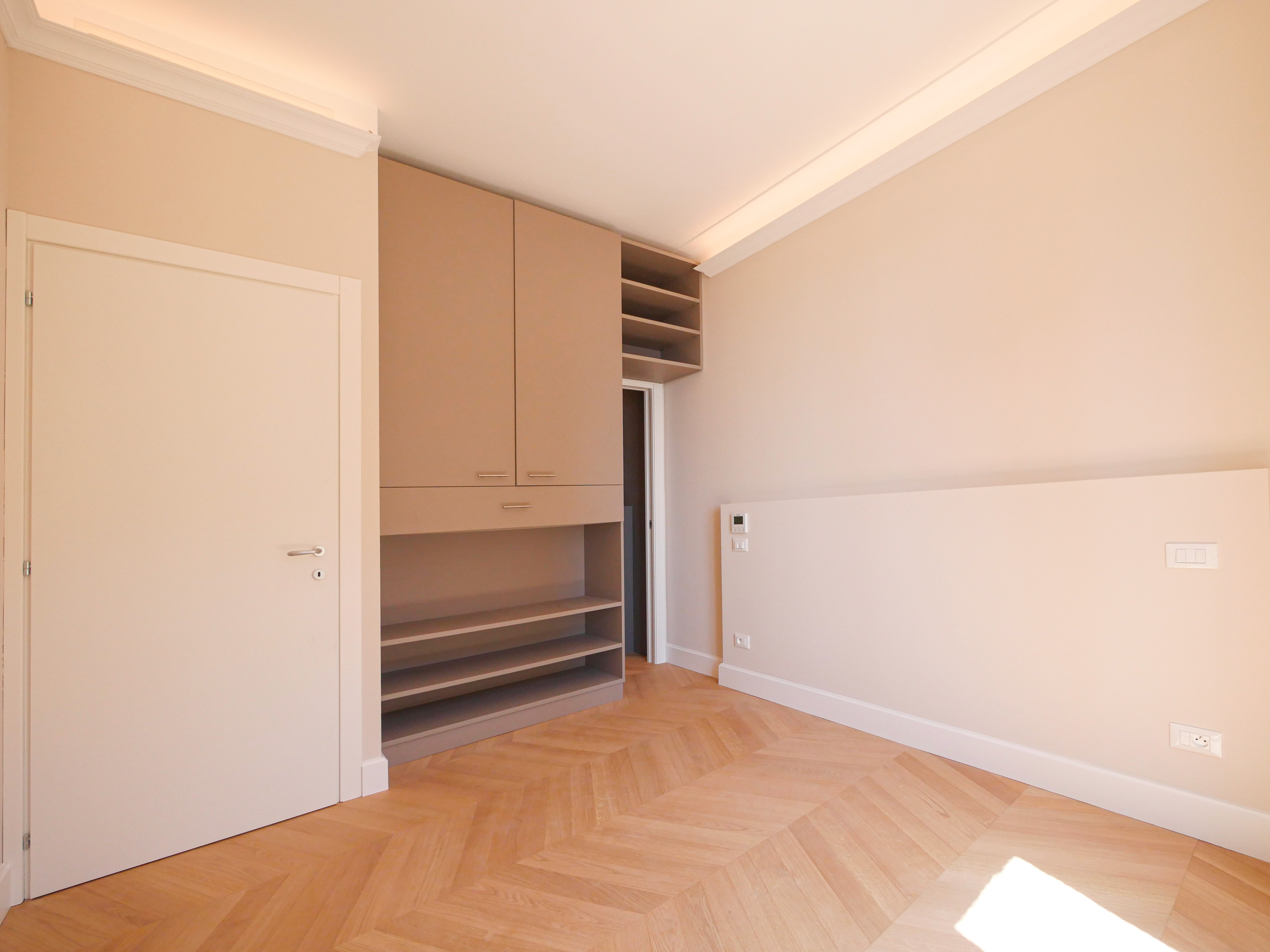 PALAIS BELVÉDÈRE - 2 PIÈCES RÉNOVÉ - USAGE MIXTE