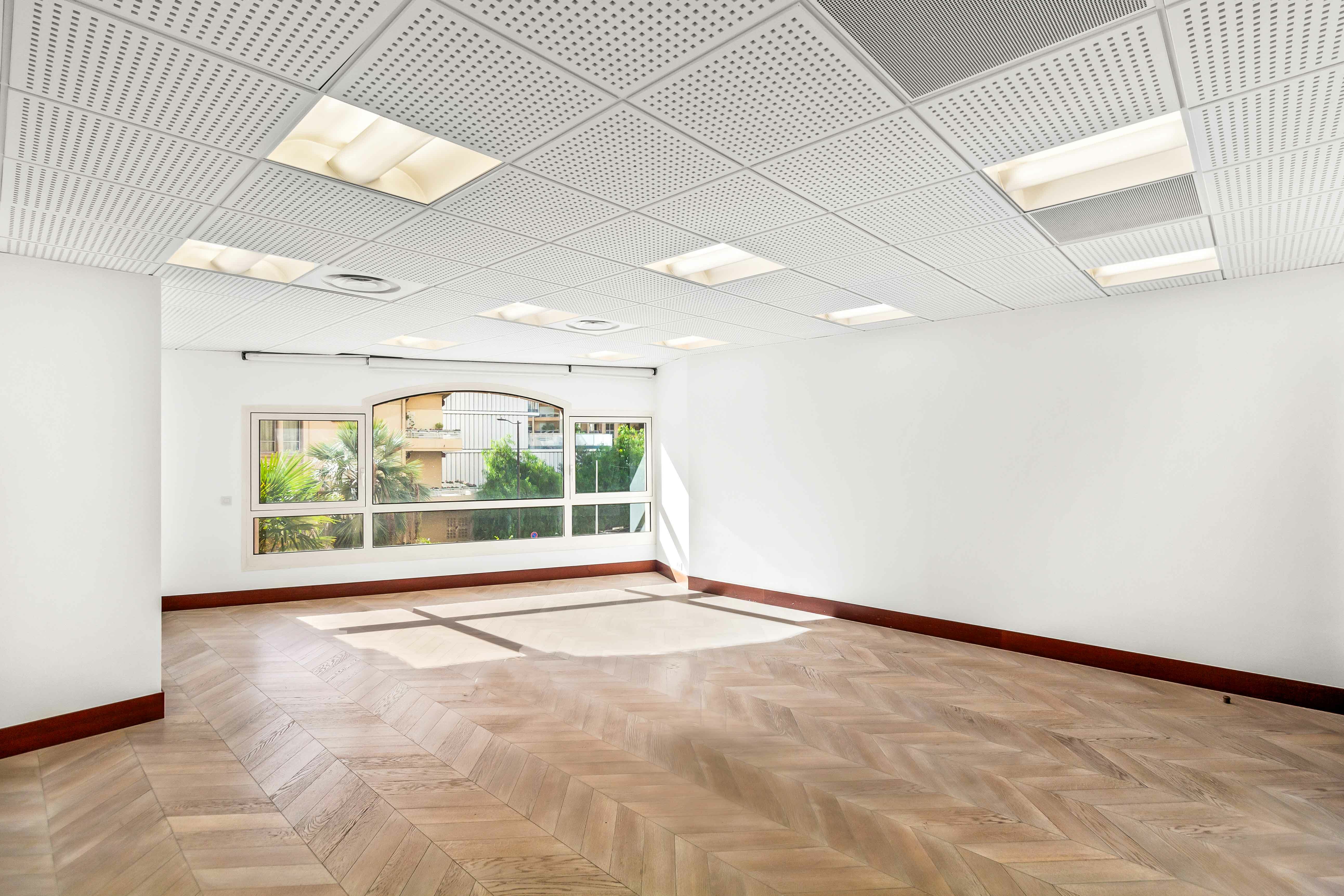 Villa del Sole : Bureaux Entièrement Rénovés