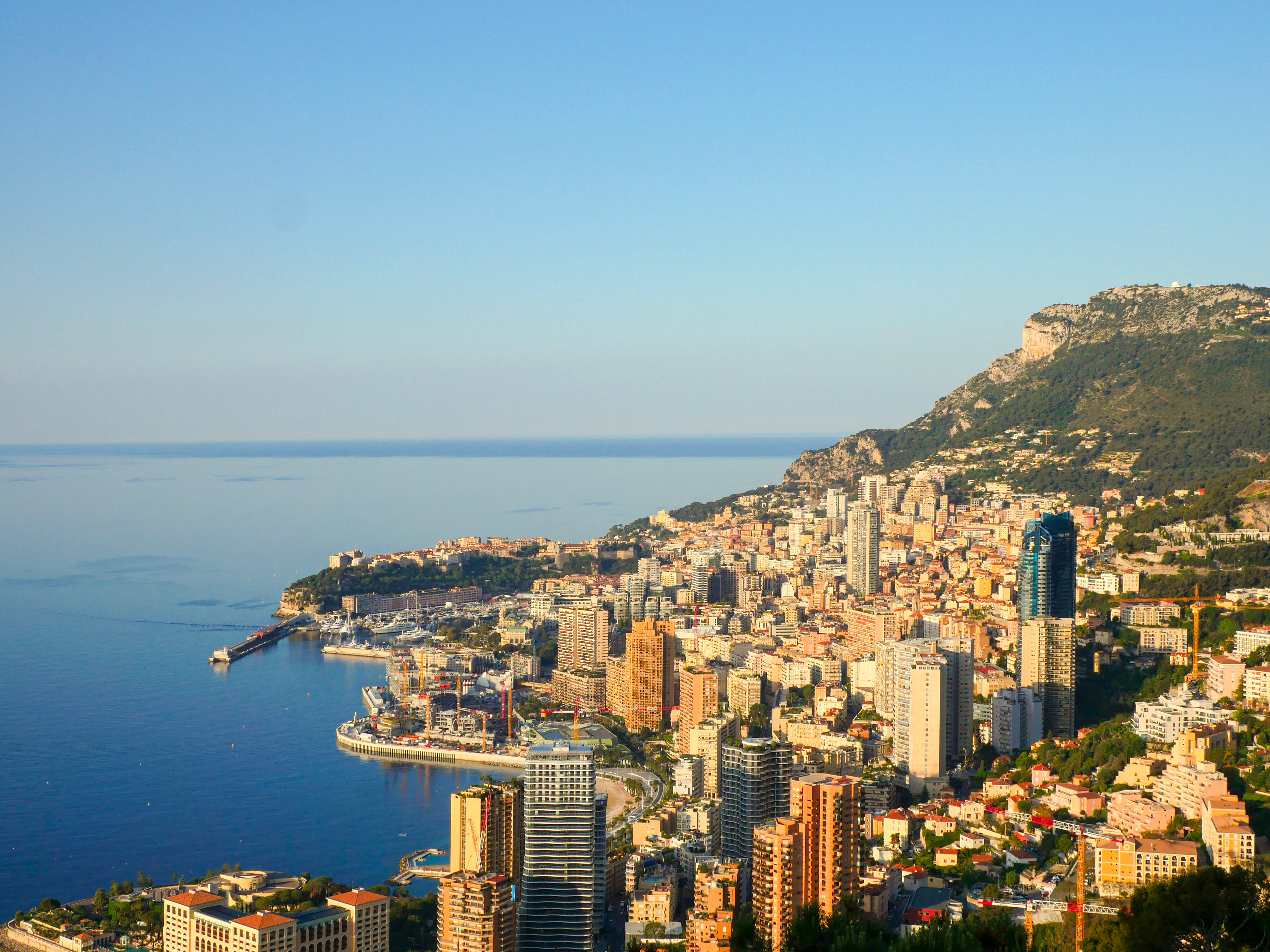 MONTE CARLO - SPACIEUX 2 PIÈCES À USAGE MIXTE